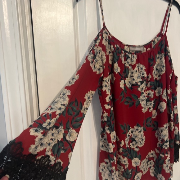 Off shoulders top - Picture 2 of 2